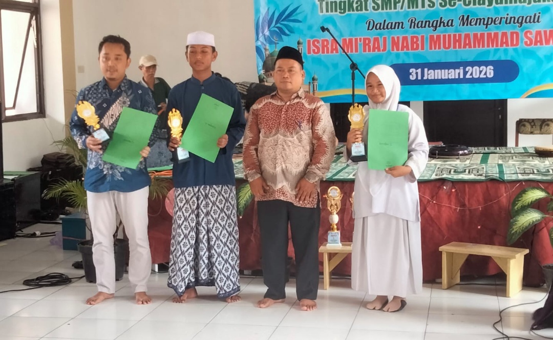 SMP Negeri 9 Kota Cirebon juara 1 Hadroh wilayah Ciayumajakuning.