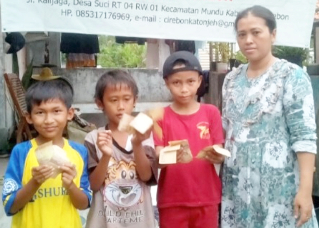 Jumat Berkah Kliwon “Forum Jurnalis Online, Indocement, Cirebon Power dan KaI Berbagi Rejeki”