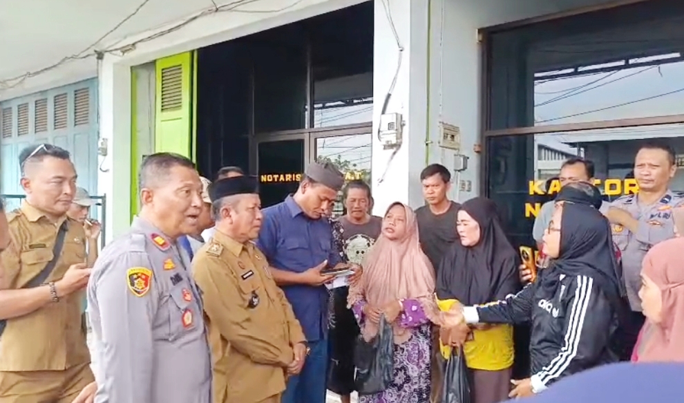 Warga Mundupesisir Grudug Notaris ” Diduga Puluhan Sertifikat Diduga Tak Kunjung Jadi”
