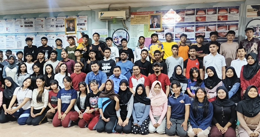 Mantap!! Alumni LKP/LPK Grand Wisata Asal Indramayu Sukses Di Kapal Pesiar Mewah Royal Caribbean Cruise Line