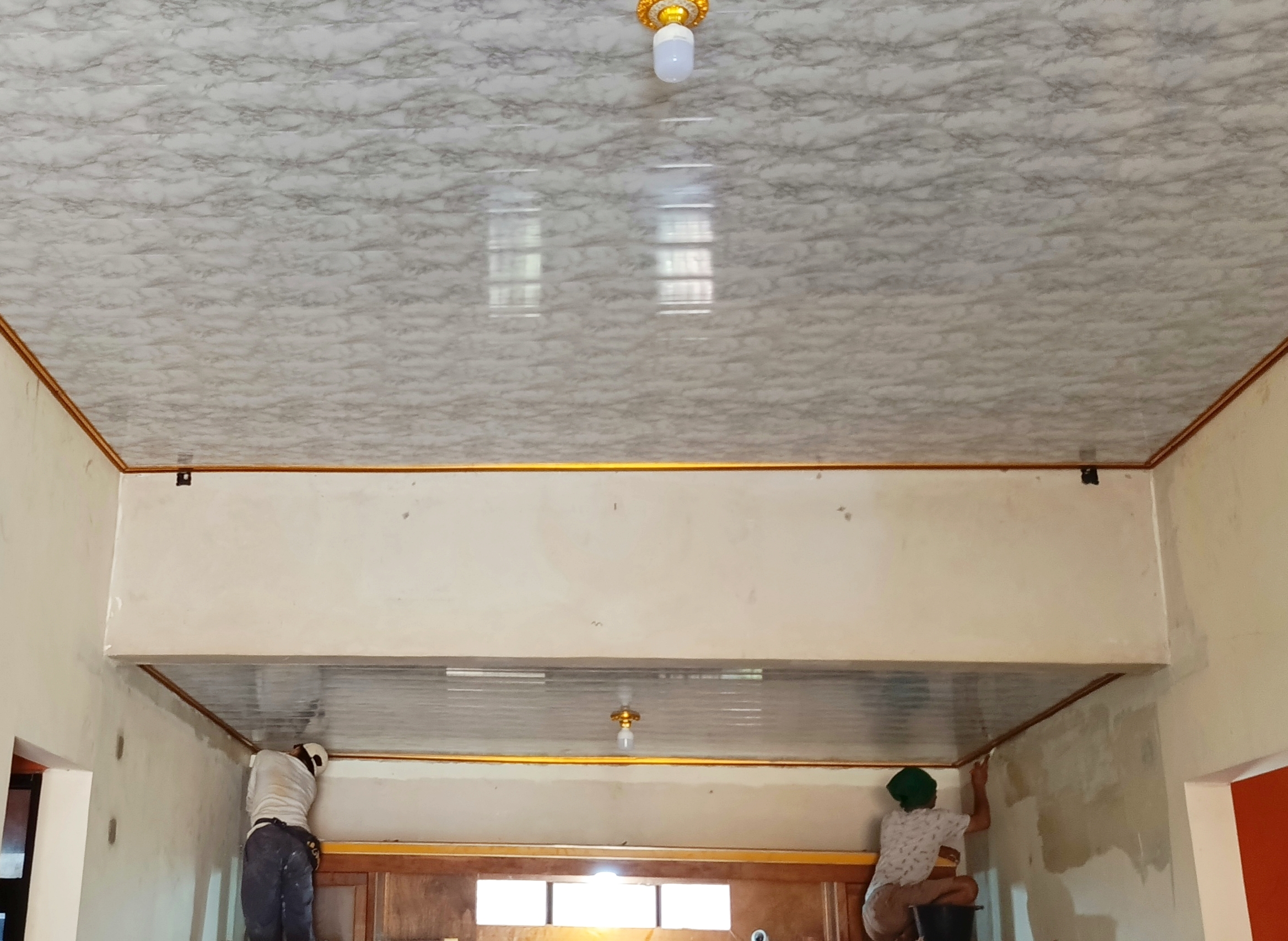 Demi Pelayanan Maksimal dan Nyaman Warga Rehab Kantor Desa Cisaat 90 Persen Tinggal Finishing